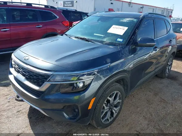 KNDERCAA9M7089049 2021 KIA SELTOS - Image 2