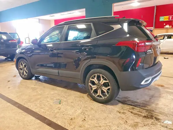 KNDERCAAXM7129137 2021 KIA SELTOS - Image 2