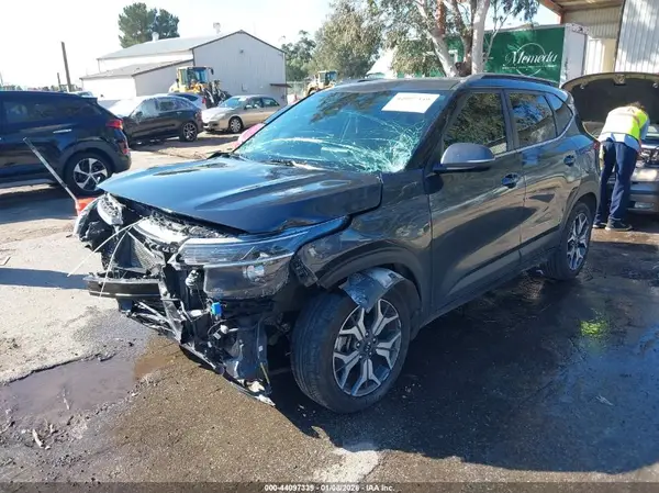 KNDERCAAXM7130823 2021 KIA SELTOS - Image 2