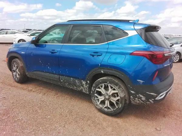 KNDERCAAXM7137318 2021 KIA SELTOS - Image 2