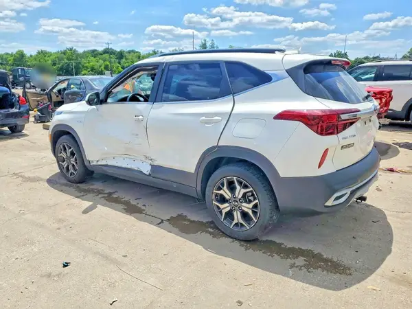 KNDERCAAXM7139215 2021 KIA SELTOS - Image 2
