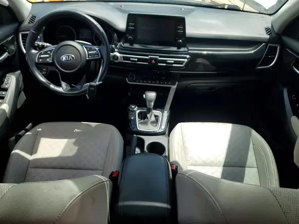 KNDERCAAXM7139215 2021 KIA SELTOS - Image 8