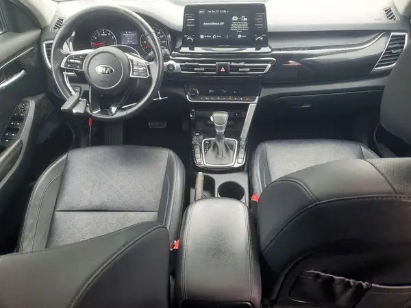KNDERCAAXM7181867 2021 KIA SELTOS - Image 8