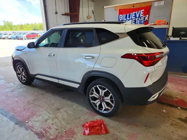 KNDETCA20M7042101 2021 KIA SELTOS - Image 2