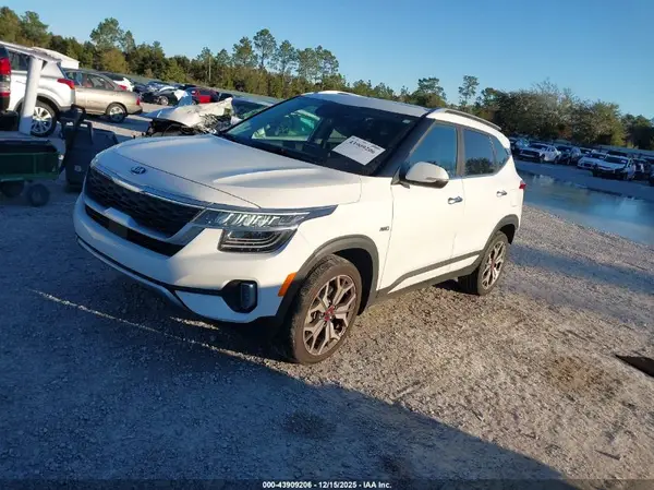 KNDETCA20M7081352 2021 KIA SELTOS - Image 2