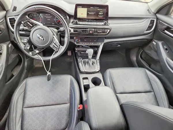 KNDETCA21M7042415 2021 KIA SELTOS - Image 8