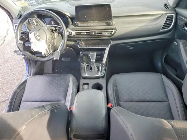KNDETCA21M7054676 2021 KIA SELTOS - Image 8