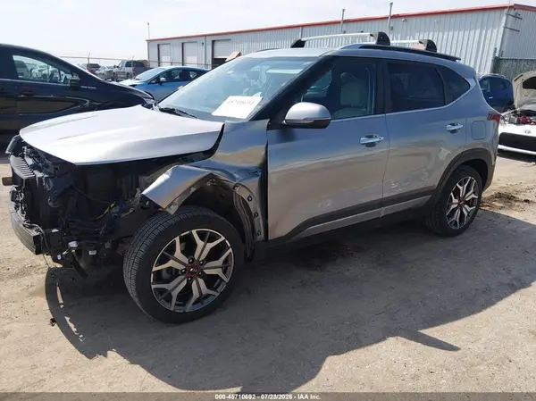 KNDETCA21M7127724 2021 KIA SELTOS - Image 2