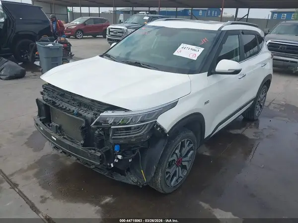 KNDETCA22M7089825 2021 KIA SELTOS - Image 2