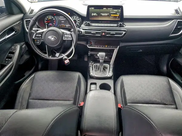 KNDETCA23M7055103 2021 KIA SELTOS - Image 8
