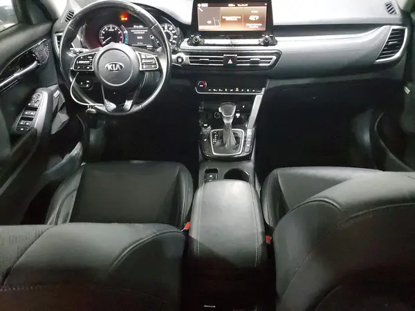 KNDETCA23M7153838 2021 KIA SELTOS - Image 8