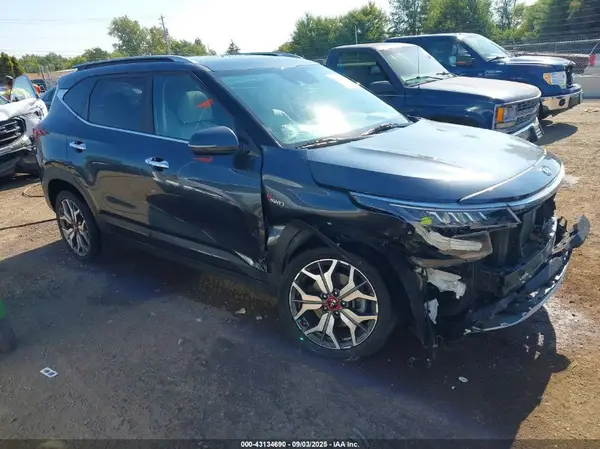 KNDETCA23M7180988 2021 KIA SELTOS - Image 1