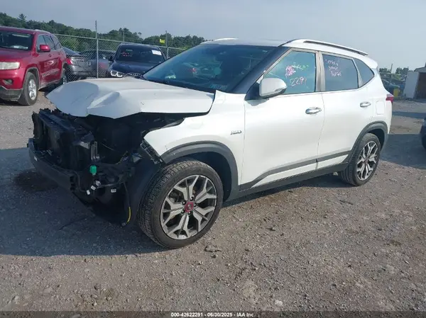 KNDETCA24M7042084 2021 KIA SELTOS - Image 2