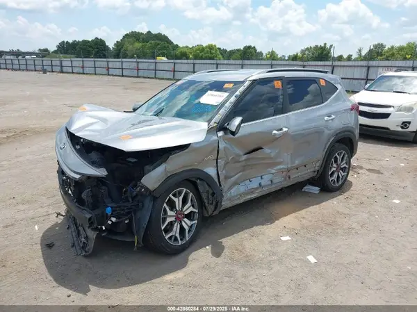 KNDETCA24M7059564 2021 KIA SELTOS - Image 2
