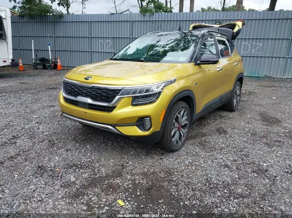 KNDETCA24M7113557 2021 KIA SELTOS - Image 2
