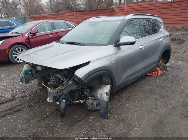 KNDETCA24M7172267 2021 KIA SELTOS - Image 2
