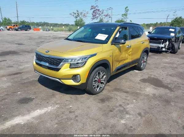KNDETCA24M7202125 2021 KIA SELTOS - Image 2