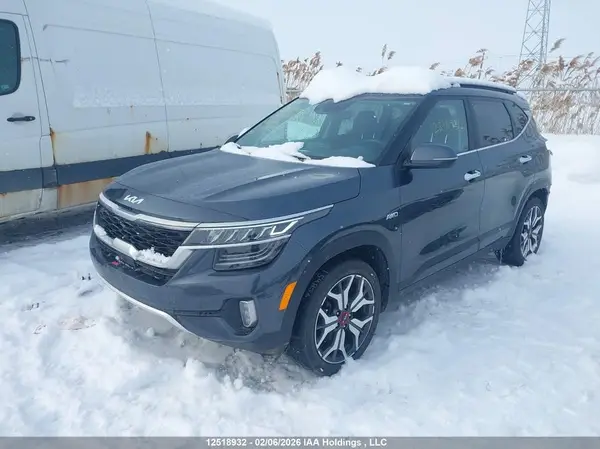 KNDETCA24P7395879 2023 KIA SELTOS - Image 2
