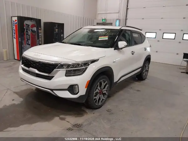 KNDETCA25P7429991 2023 KIA SELTOS - Image 2