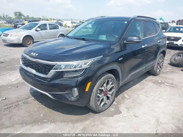 KNDETCA26P7399397 2023 KIA SELTOS - Image 2