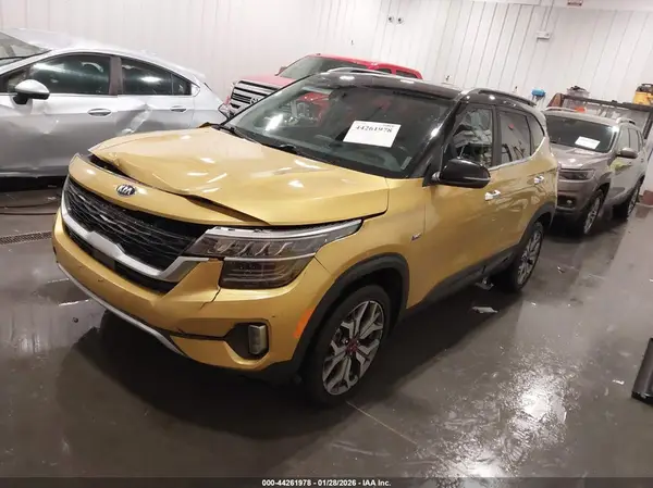 KNDETCA27M7060417 2021 KIA SELTOS - Image 2
