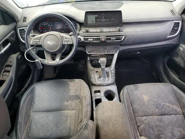 KNDETCA28M7116722 2021 KIA SELTOS - Image 8