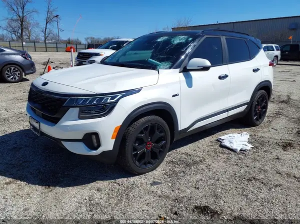 KNDETCA28M7156248 2021 KIA SELTOS - Image 2