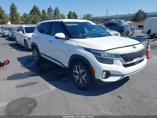 KNDETCA28M7204427 2021 KIA SELTOS - Image 1