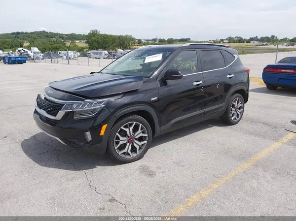 KNDETCA29P7352896 2023 KIA SELTOS - Image 2