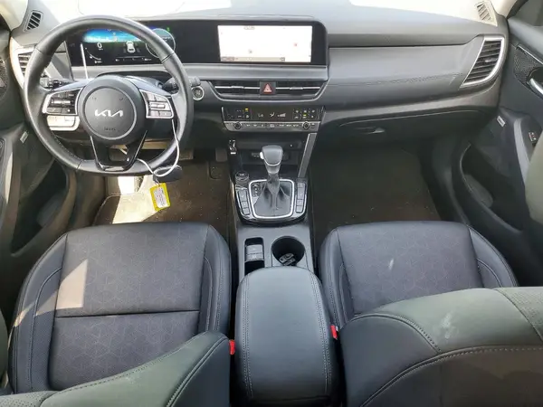 KNDETCA70R7572913 2024 KIA SELTOS - Image 8