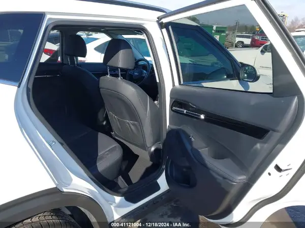 KNDETCA72R7492125 2024 KIA SELTOS - Image 8