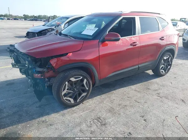 KNDETCA73S7741893 2025 KIA SELTOS - Image 2