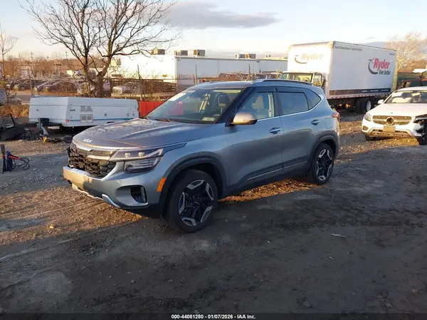 KNDETCA73S7753655 2025 KIA SELTOS - Image 2