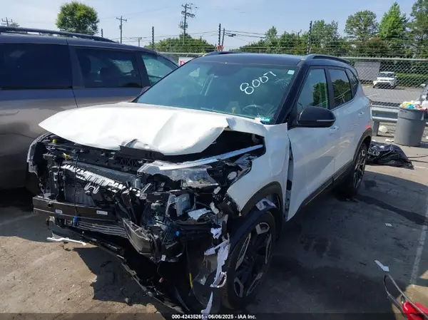 KNDETCA75R7588007 2024 KIA SELTOS - Image 2