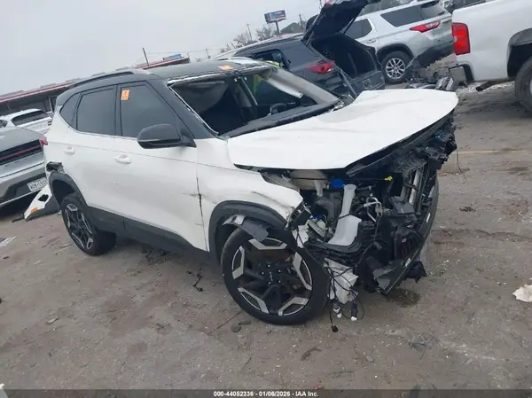KNDETCA76R7588047 2024 KIA SELTOS - Image 1