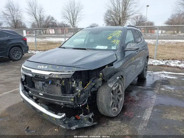 KNDETCA77S7683691 2025 KIA SELTOS - Image 2