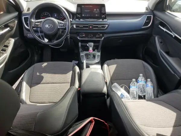 KNDEU2AA0M7221608 2021 KIA SELTOS - Image 8