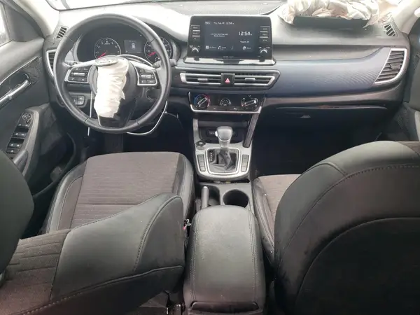 KNDEU2AA1M7059598 2021 KIA SELTOS - Image 8