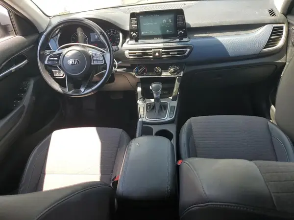 KNDEU2AA1M7185556 2021 KIA SELTOS - Image 8
