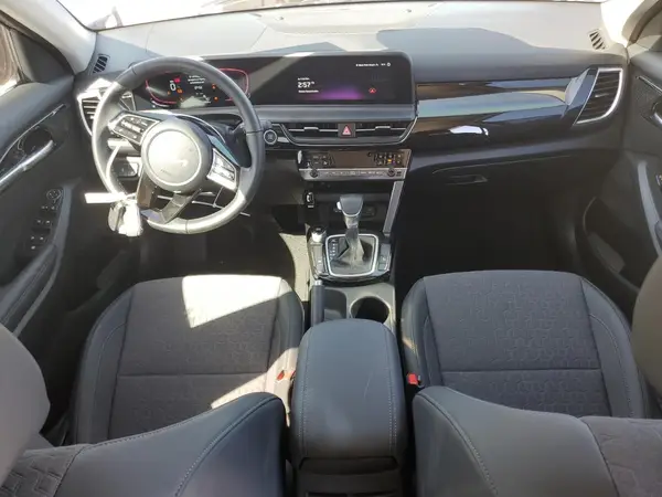 KNDEU2AA1S7695662 2025 KIA SELTOS - Image 8