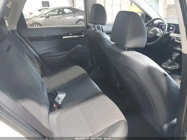 KNDEU2AA1S7704523 2025 KIA SELTOS - Image 8