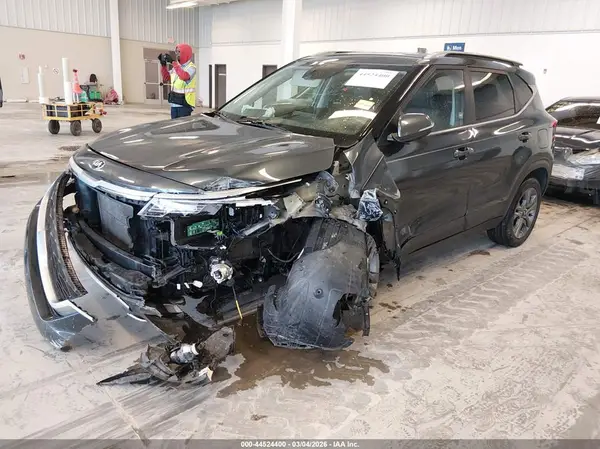 KNDEU2AA2M7143154 2021 KIA SELTOS - Image 2