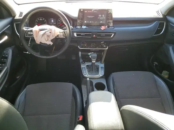 KNDEU2AA2M7175005 2021 KIA SELTOS - Image 8