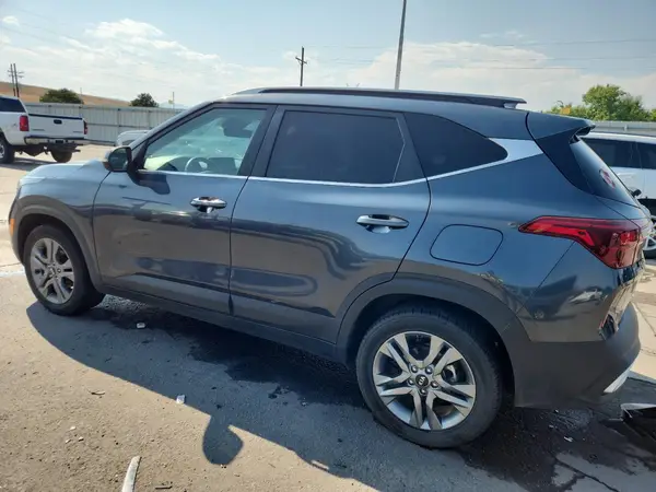 KNDEU2AA2M7186425 2021 KIA SELTOS - Image 2