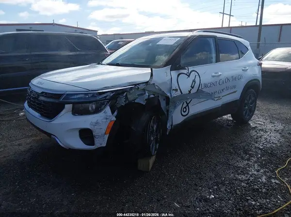 KNDEU2AA2R7582071 2024 KIA SELTOS - Image 2