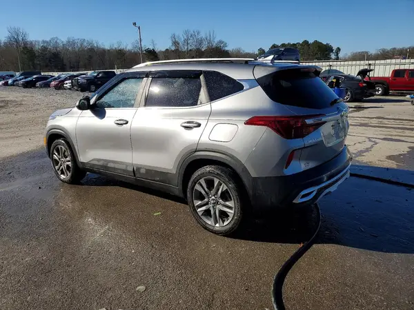 KNDEU2AA3M7095017 2021 KIA SELTOS - Image 2