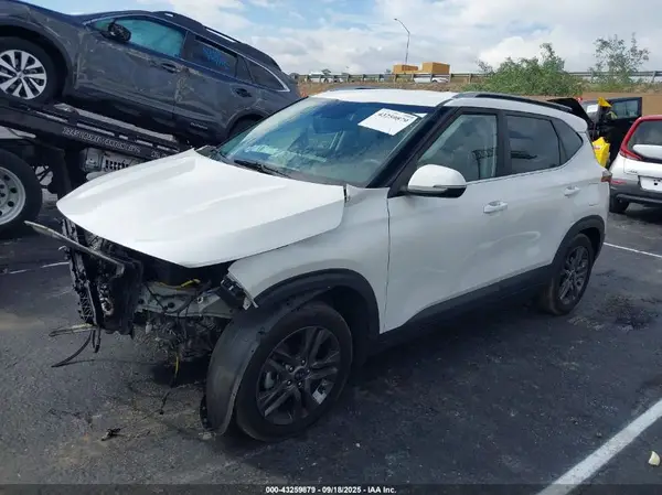 KNDEU2AA3M7131241 2021 KIA SELTOS - Image 2