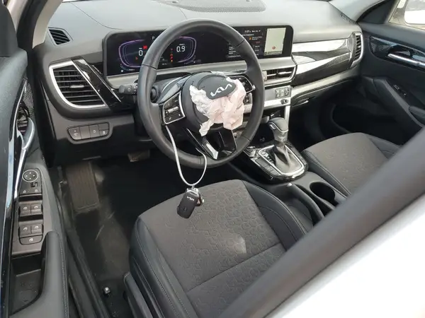 KNDEU2AA3S7677213 2025 KIA SELTOS - Image 8
