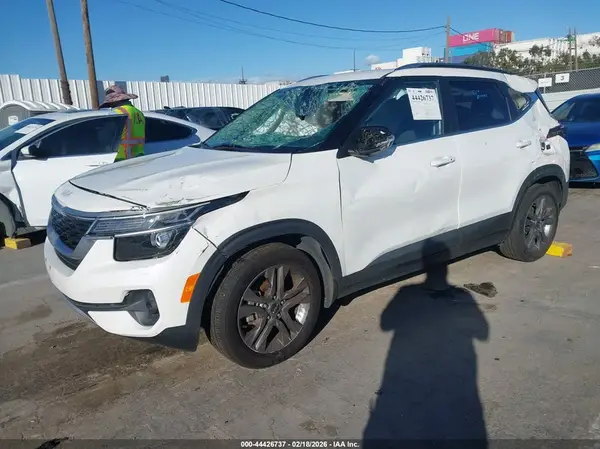 KNDEU2AA4N7262681 2022 KIA SELTOS - Image 2