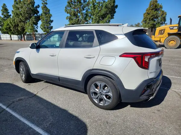 KNDEU2AA5R7502617 2024 KIA SELTOS - Image 2